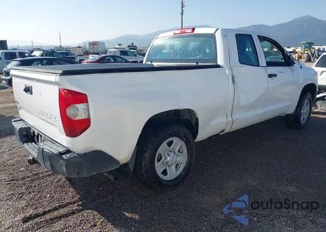 2017 Toyota Tundra Double Cab Sr/Double Cab Sr5 z USA, uszkodzony, nr VIN 5TFUM5F14HX072146